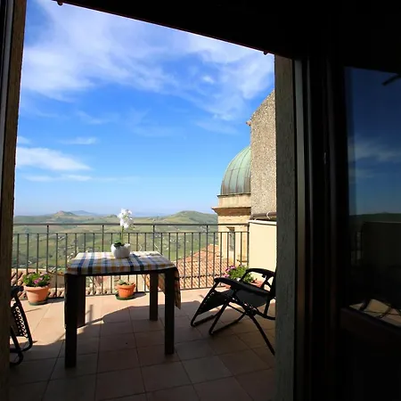 Al Centro Holiday home Gangi