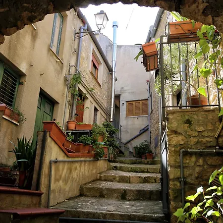 Al Centro Holiday home Gangi